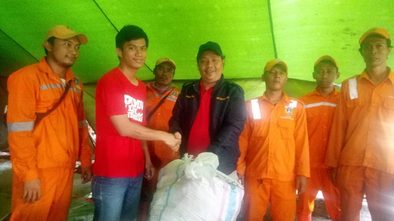 KDM Berikan Bantuan Korban Kebakaran Muara Karang Barat