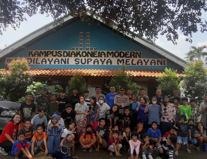 Polri Go To School, Polsek Jatisampurna Kunjungi Kampus Diakoneia Modern