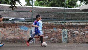 Ket: Adik-adik sedang berlatih futsal di lapangan
